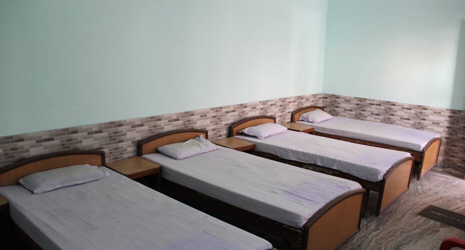 Hotel New Mansarovar, Lansdowne 5